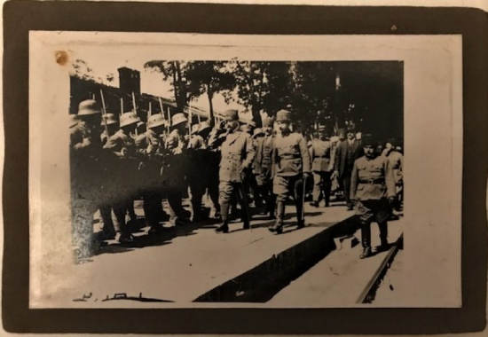 MUSTAFA KEMAL ATATÜRK YANINDA İSMET İNÖNÜ ASKERLERİ SELAMLARKEN ORJİNAL FOTOGRAF