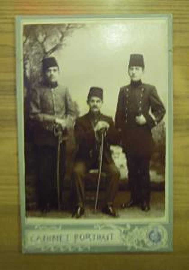 CABINET PORTRAIT OSMANLI SİYAH BEYAZ FOTOĞRAF