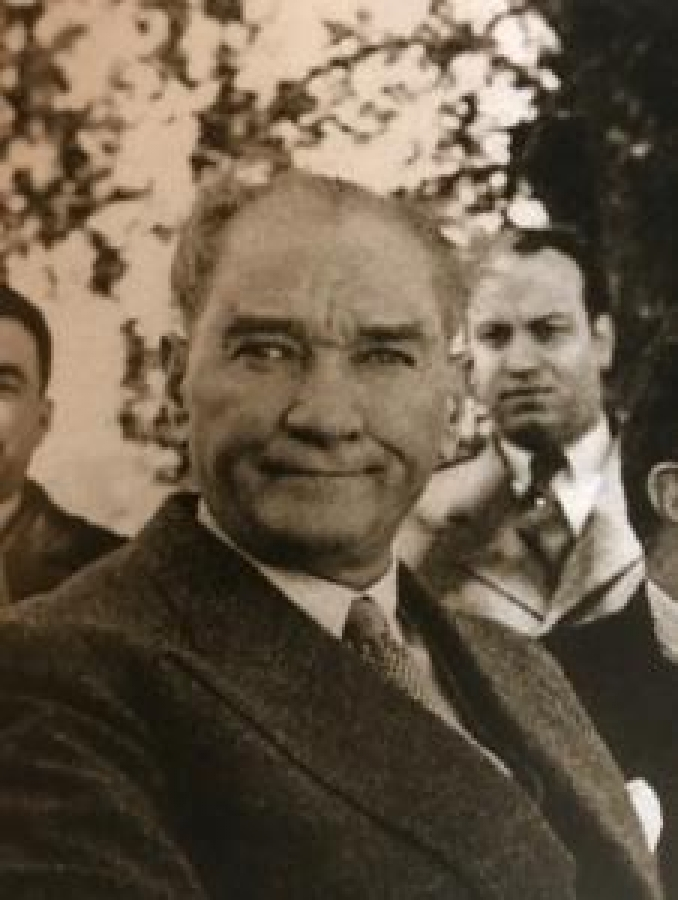 thumb"SARIŞIN BİR KURT" YAYIMA HAZIRLAYAN FAHRİ ÖZDEMİR "ATATÜRK VE ATATÜRKÇÜLÜK" PROF. DR. HALİL İNALCIK