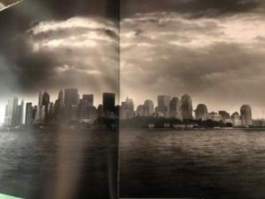 thumbTHE LIGHT OF NEW YORK JEAN - MICHEL BERTS ŞAFAKDA NEW YORK SOKAKLARI