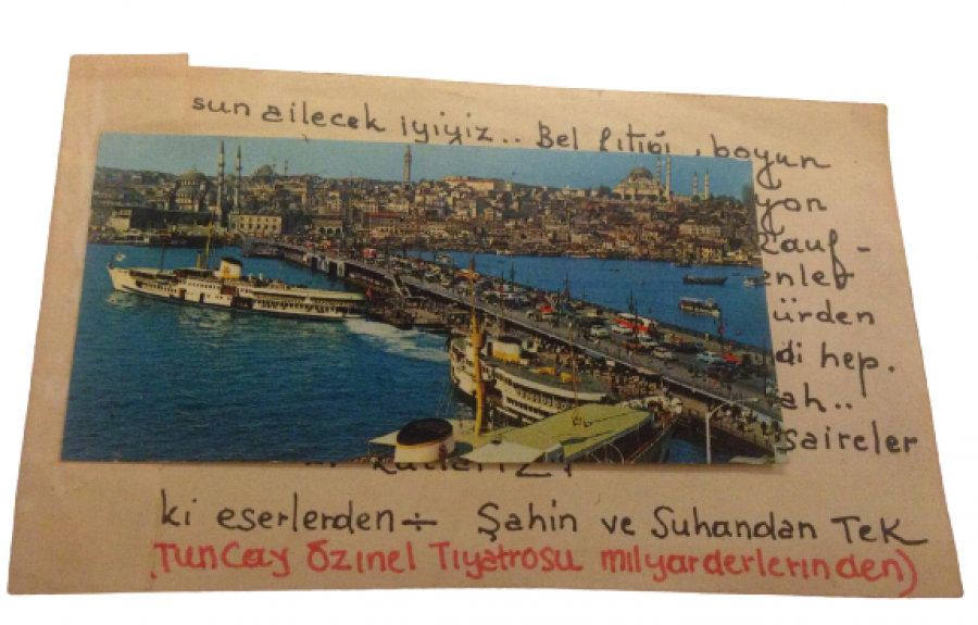 HİÇİV VE MİZAH ANLAYIŞIYLA YAZILMIŞ ÖZEL VE GÜZEL BİR KART İSTANBUL MANZARALI TEBRİK KARTI TUNCAY ÖZİNEL TİYOTROSU MİLYARDERLERİNDEN